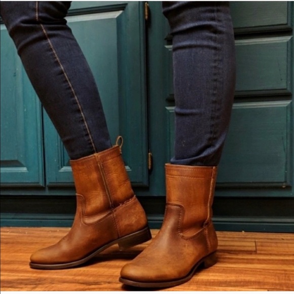 FRYE leather Cara Nubuck Short Boot Sz 8 Grey - Picture 11 of 11